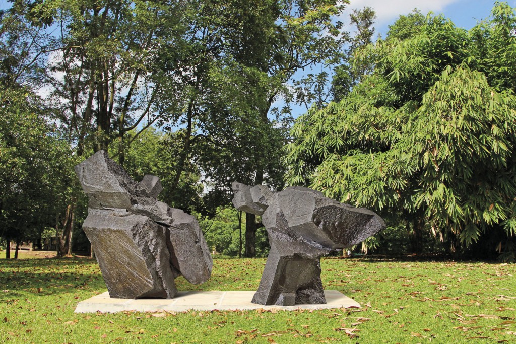 Taichi Series, 1996, Bronze, L152x164x120cm 248kg, R152x190x103cm 250kg