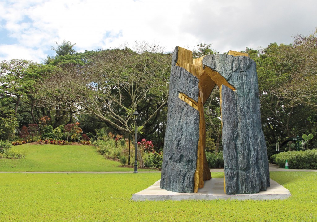 Taichi Series-Split Taichi,1983, Bronze, L288x122 x149cm 828kg, R287x110x159cm 764kg