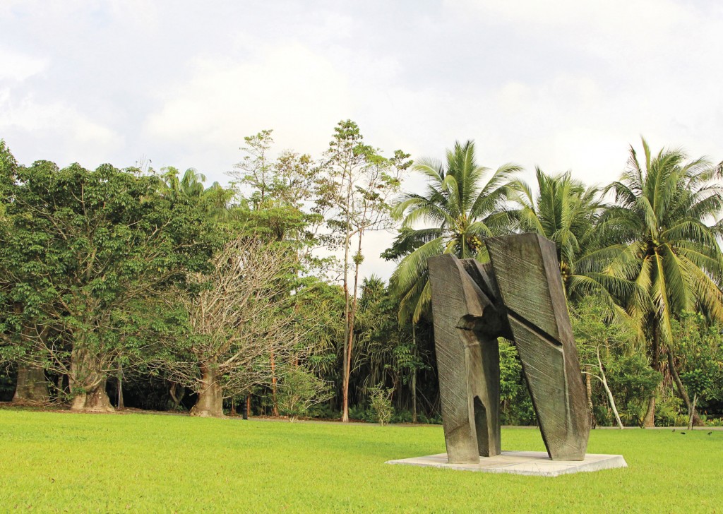 Taichi Series-Taichi Arch,2000, Bronze, 236.5x156x162.7cm, 641kg