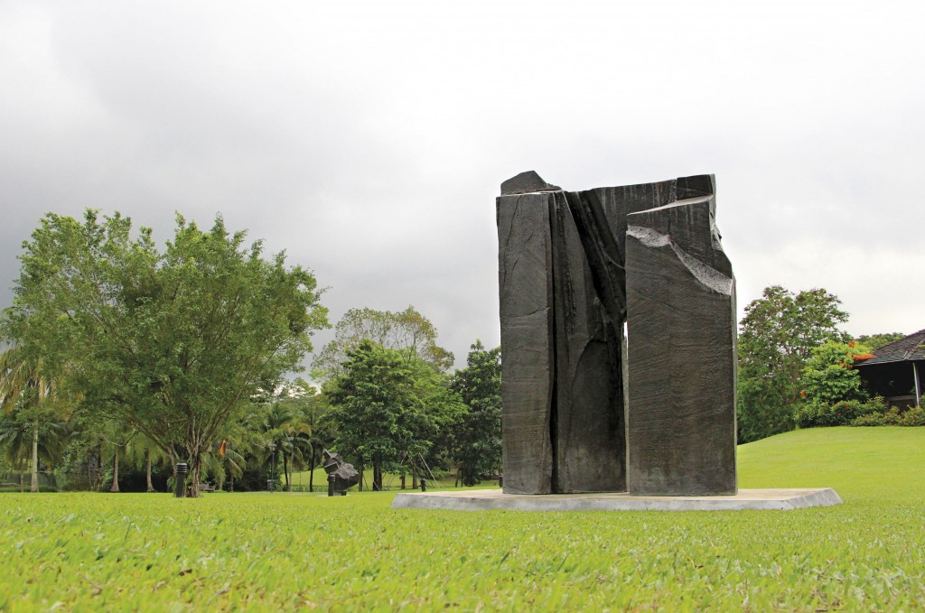 Taichi Series-Taichi Arch,2000, Bronze, 237×164.5×105.5cm, 925kg