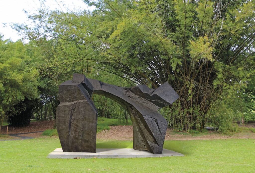 Taichi Series-Taichi Arch,2000, Bronze,279x420x156cm,1730kg